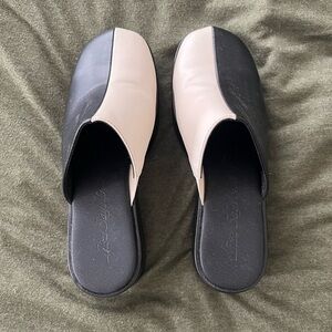 Lisa Says Gah Clogs in black and white size 7.5 NEVER WORN